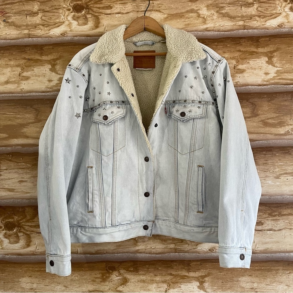 ❤️‍🔥Levi’s light wash Sherpa lined star studded denim trucker jacket size XL - Picture 14 of 16